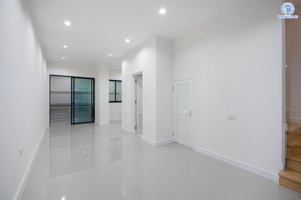 บ้านมือสองตกแต่งใหม่ โครงการ ซิกเนเจอร์ กัลปพฤกษ์ เนื้อที่ 17.10 ตร.ว. ฟังก์ชัน 3 ห้องนอน 3 ห้องน้ำ 2 ที่จอดรถ บ้านสูง 3 ชั้น ภายในกว้าง พื้นที่ใช้สอยเยอะ บนทำเลเดินทางสะดวก ติดถนนกัลปพฤกษ์ เชื่อมต่อกาญจนาภิเษก ใกล้รถไฟฟ้าสายสีน้ำเงิน "สถานีหลักสอง"...